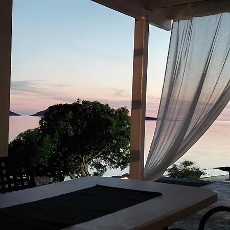 Seaside 'little White Port' Holiday home *